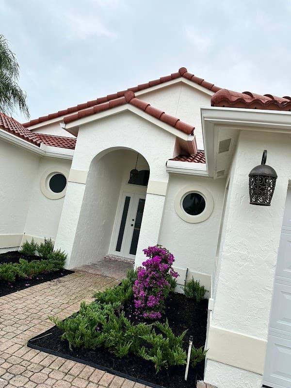 QUEENI SEAMLESS GUTTERS - Gutter Installation in Kissimmee