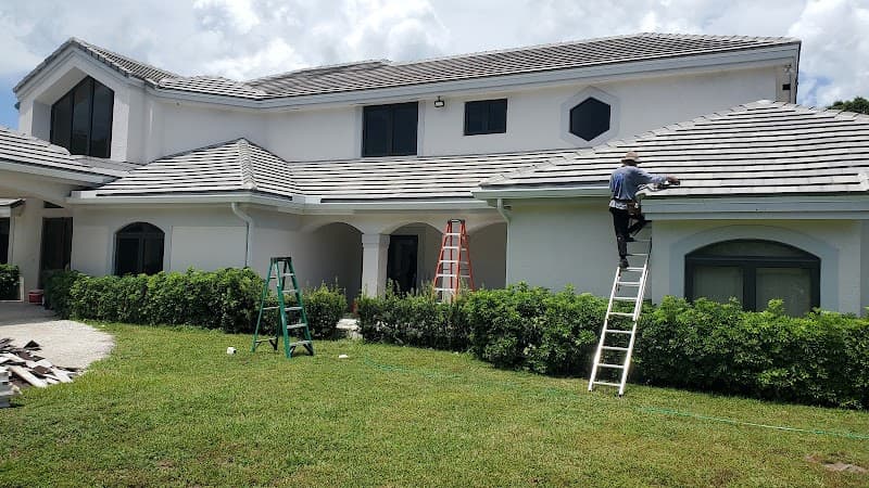 HANDYWORKS LLC Seamless Gutters! - Gutter Installation in Lake Park