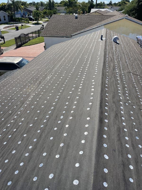 Roofing & waterproofing Serv inc - Roof Repair in Miami