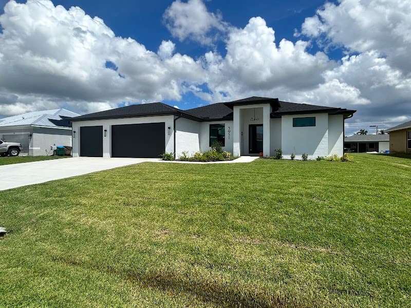 Seamless Gutters Mantas - Gutter Installation in Fort Myers